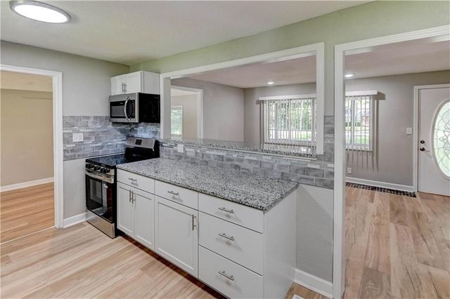 1201 W 31st Street S, Independence, MO 64055