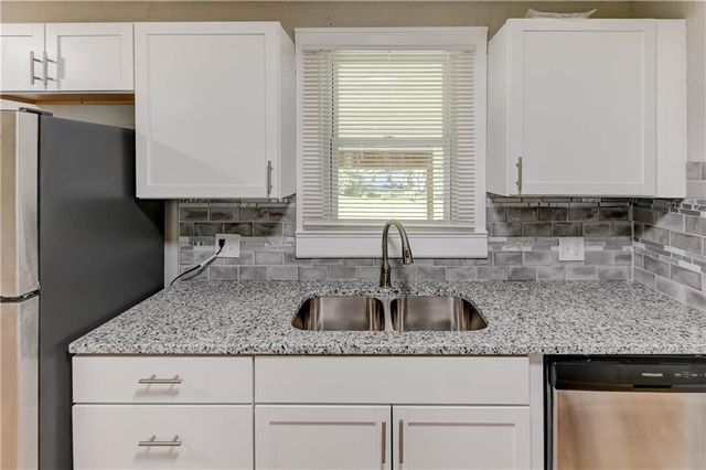 1201 W 31st Street S, Independence, MO 64055