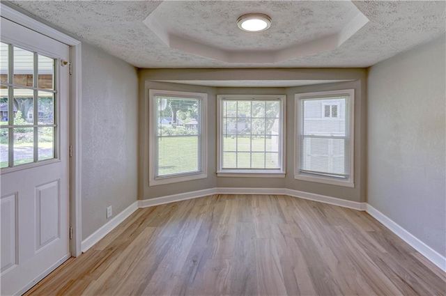 1201 W 31st Street S, Independence, MO 64055