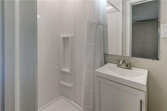 1201 W 31st Street S, Independence, MO 64055