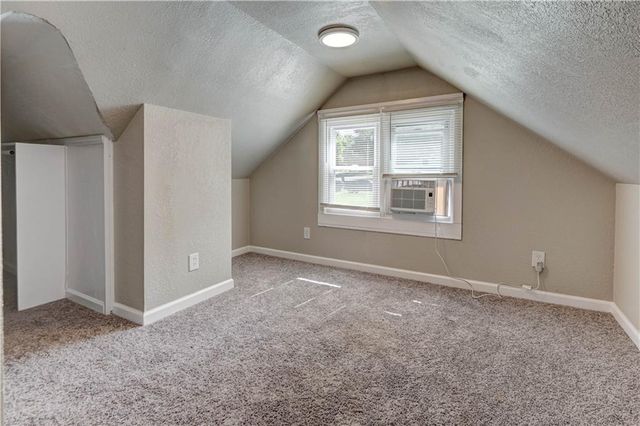 1201 W 31st Street S, Independence, MO 64055
