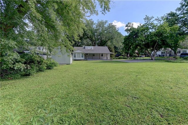 1201 W 31st Street S, Independence, MO 64055