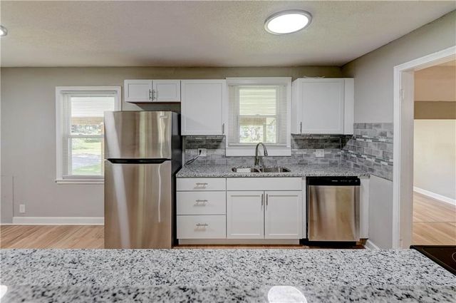 1201 W 31st Street S, Independence, MO 64055