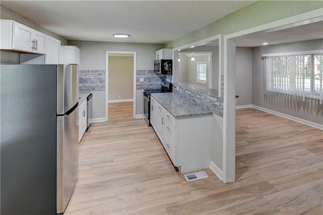 1201 W 31st Street S, Independence, MO 64055