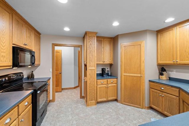 230 OAK BROOK DRIVE, Pulaski, WI 54162