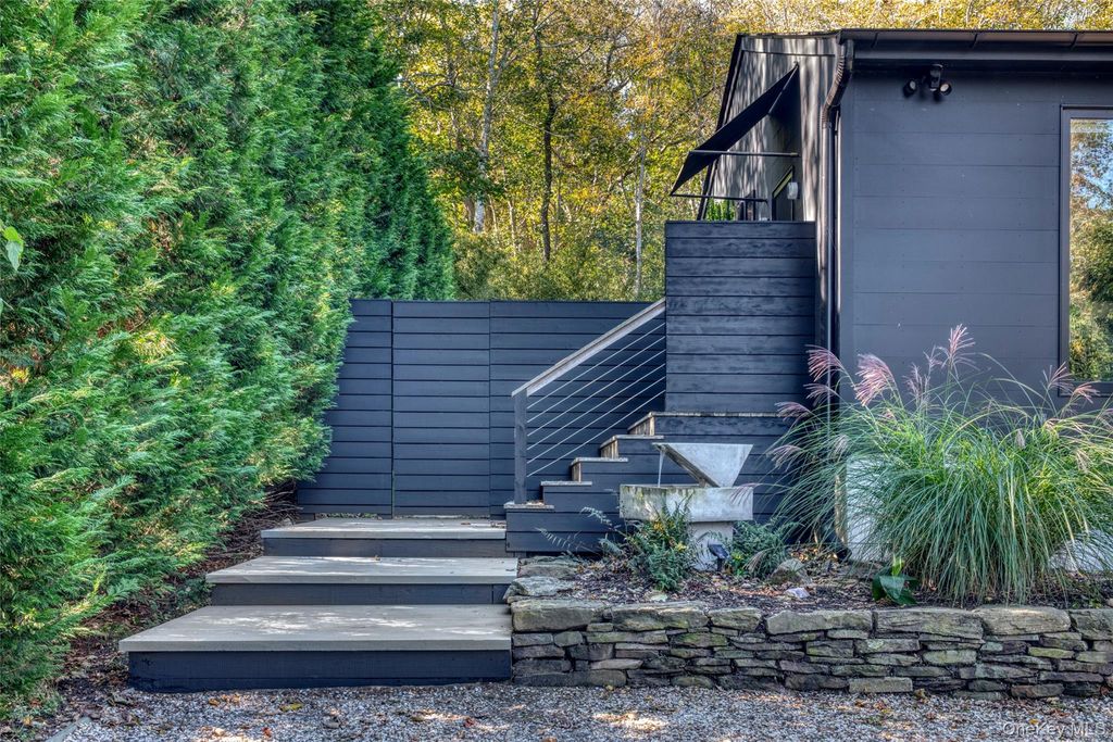 73 N Midway Road, Shelter Island, NY 11964