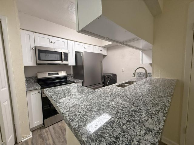 2100 Wilcrest Drive 107, Houston, TX 77042