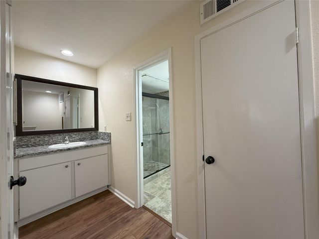 2100 Wilcrest Drive 107, Houston, TX 77042