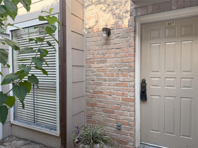 2100 Wilcrest Drive 107, Houston, TX 77042