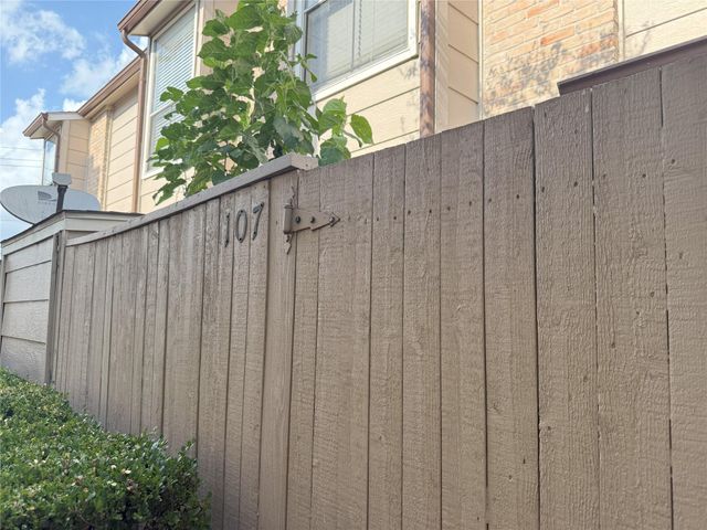 2100 Wilcrest Drive 107, Houston, TX 77042