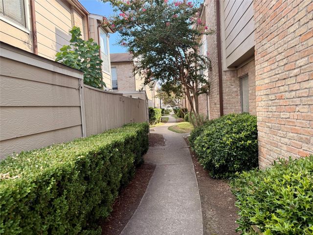 2100 Wilcrest Drive 107, Houston, TX 77042