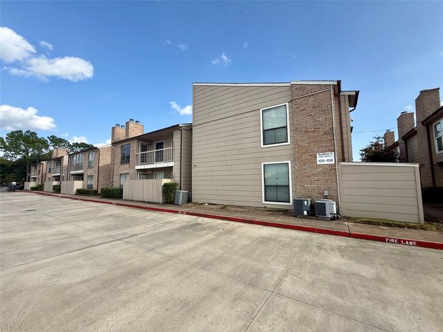 2100 Wilcrest Drive 107, Houston, TX 77042