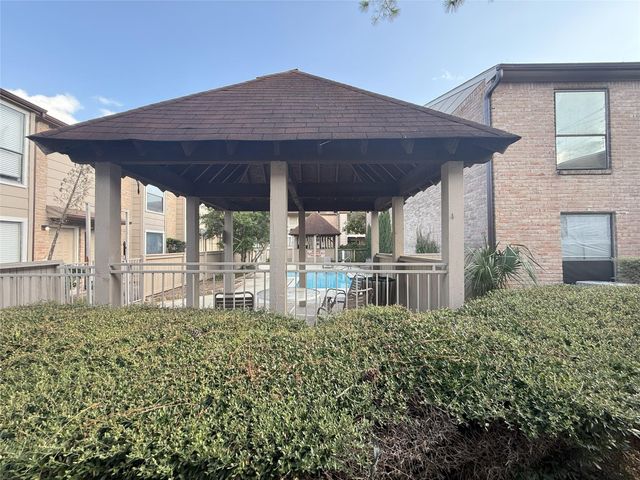 2100 Wilcrest Drive 107, Houston, TX 77042
