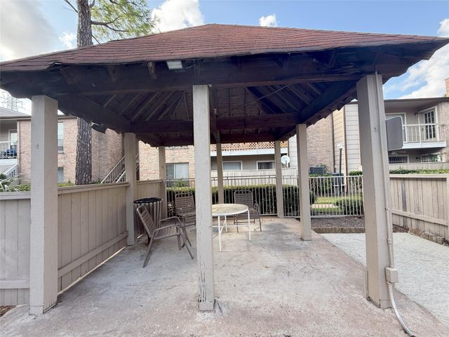 2100 Wilcrest Drive 107, Houston, TX 77042