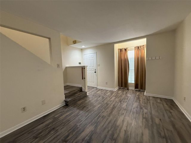 2100 Wilcrest Drive 107, Houston, TX 77042