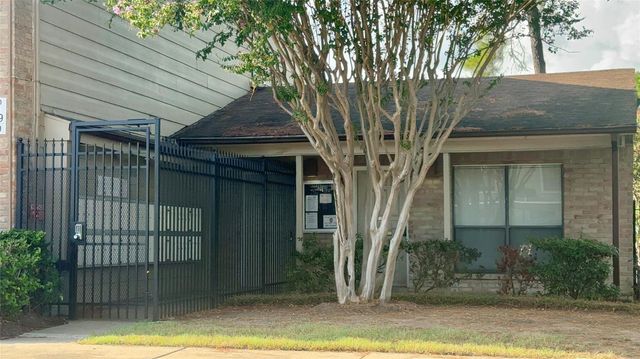 2100 Wilcrest Drive 107, Houston, TX 77042