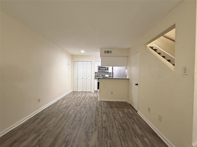 2100 Wilcrest Drive 107, Houston, TX 77042