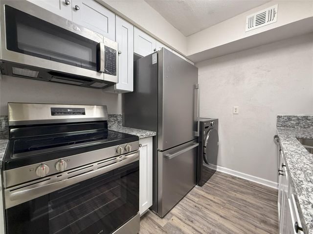 2100 Wilcrest Drive 107, Houston, TX 77042