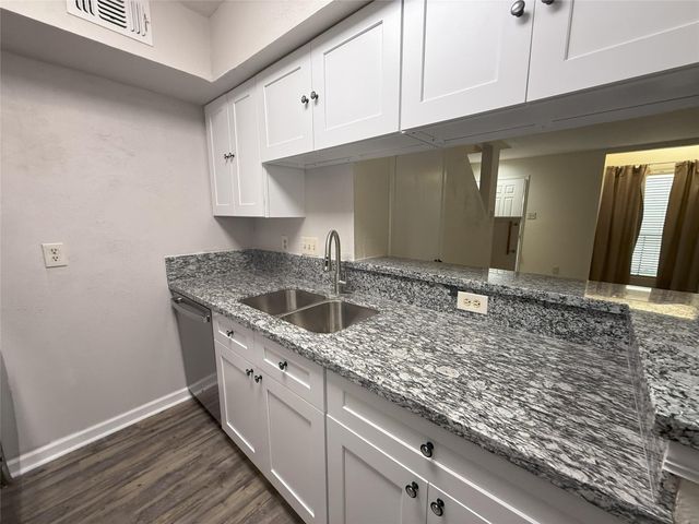 2100 Wilcrest Drive 107, Houston, TX 77042