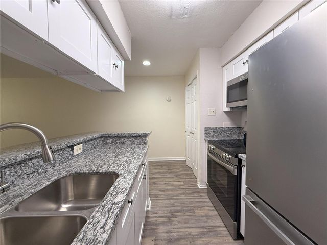 2100 Wilcrest Drive 107, Houston, TX 77042