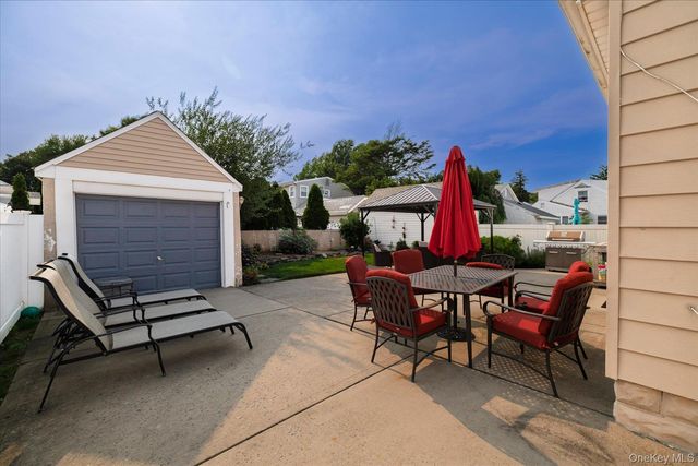 43 Devon Street, Malverne, NY 11565