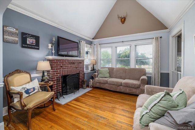 43 Devon Street, Malverne, NY 11565