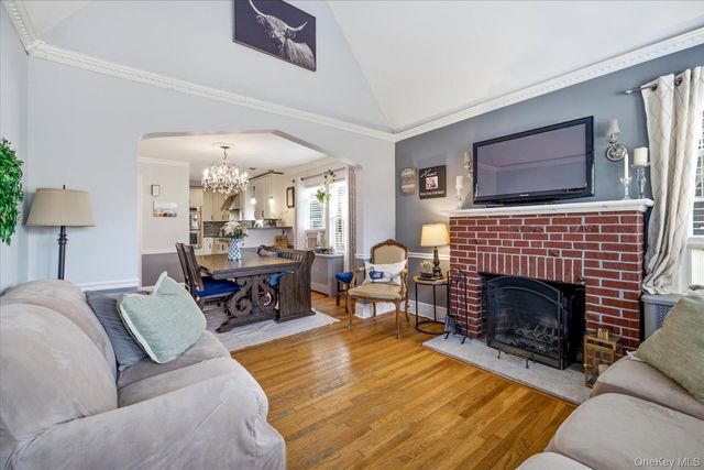 43 Devon Street, Malverne, NY 11565
