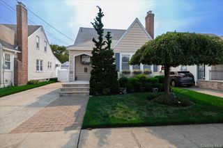 43 Devon Street, Malverne, NY 11565