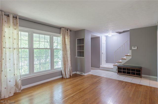 5018 Hartley Drive, Lyndhurst, OH 44124