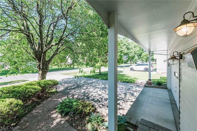 5018 Hartley Drive, Lyndhurst, OH 44124