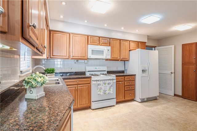 5018 Hartley Drive, Lyndhurst, OH 44124