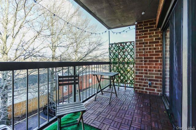 380 Fulton Street M2, Farmingdale, NY 11735