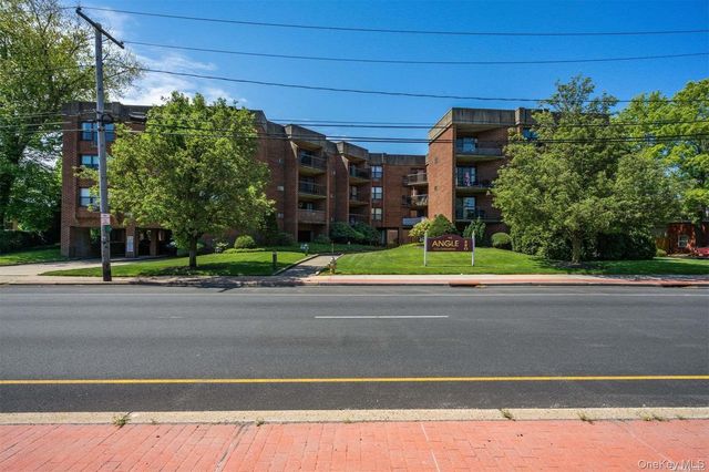 380 Fulton Street M2, Farmingdale, NY 11735