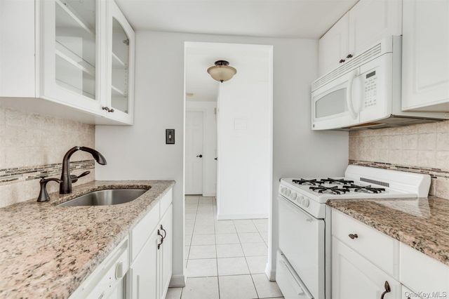 380 Fulton Street M2, Farmingdale, NY 11735