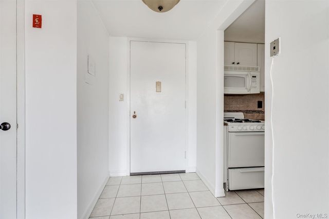 380 Fulton Street M2, Farmingdale, NY 11735