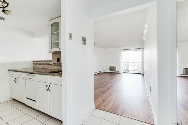 380 Fulton Street M2, Farmingdale, NY 11735