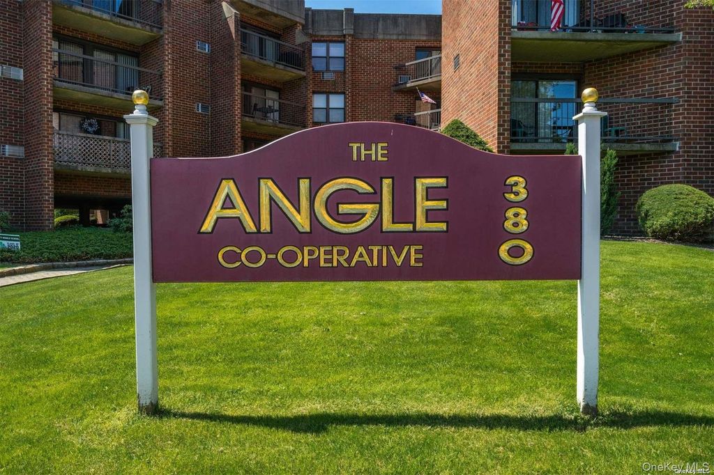 380 Fulton Street M2, Farmingdale, NY 11735