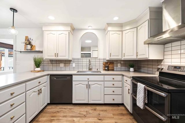 2715 S Virginia Ave, Boise, ID 83705
