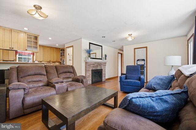 1 JENKINS DR, Indian Head, MD 20640
