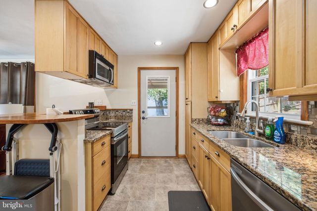 1 JENKINS DR, Indian Head, MD 20640