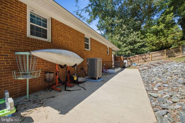 1 JENKINS DR, Indian Head, MD 20640