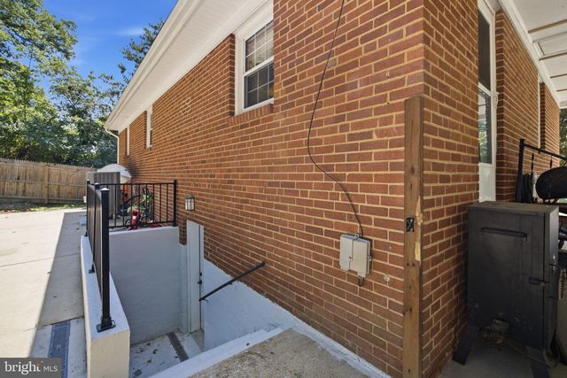 1 JENKINS DR, Indian Head, MD 20640