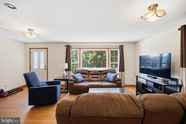 1 JENKINS DR, Indian Head, MD 20640