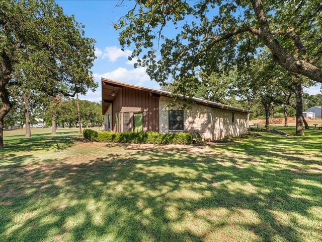 474 Trussell Drive, Springtown, TX 76082