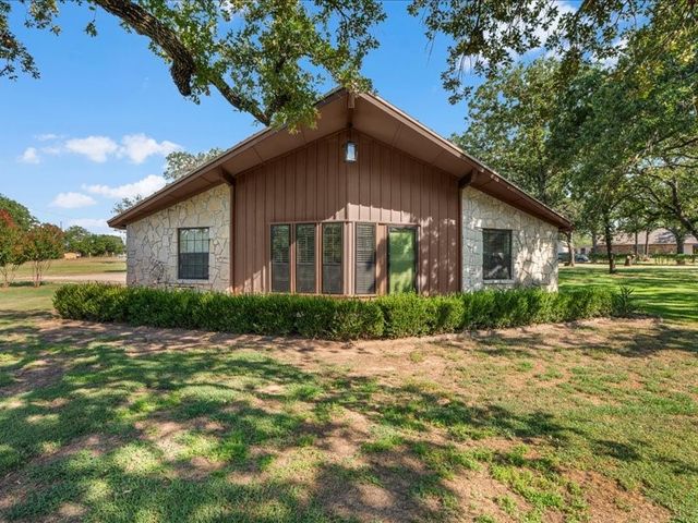 474 Trussell Drive, Springtown, TX 76082