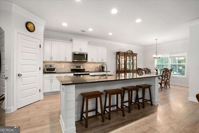 297 Woodbury Lane, Hull, GA 30646