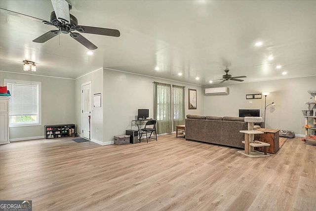 297 Woodbury Lane, Hull, GA 30646
