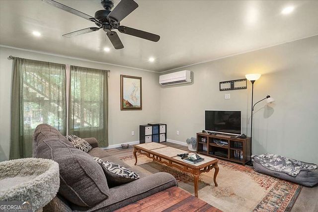 297 Woodbury Lane, Hull, GA 30646