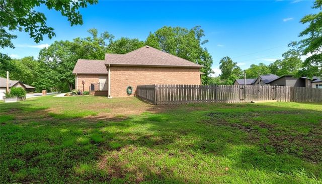 18 Nantwich Circle, Bella Vista, AR 72714