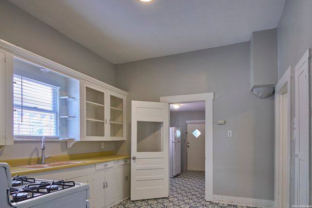439 E Mitchell St, San Antonio, TX 78210